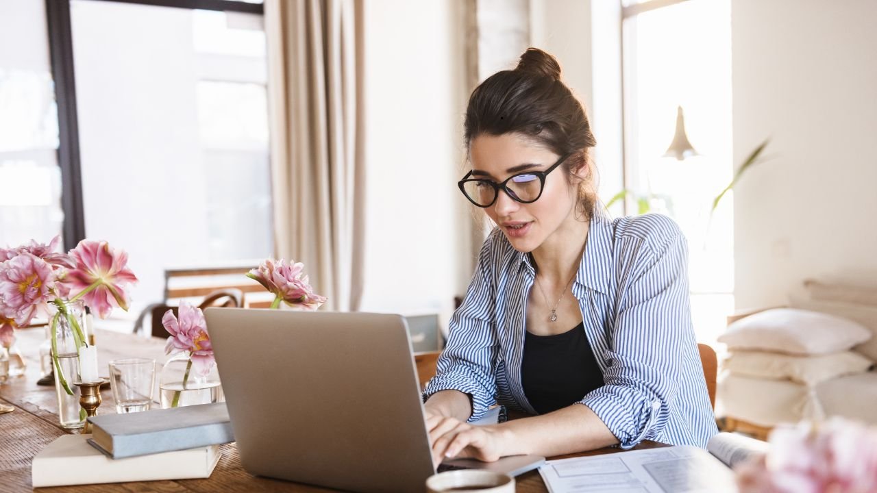 Work From Home in USA 2025 Stephens Agency Hiring Remote Customer Engagement Specialists – No Degree Needed